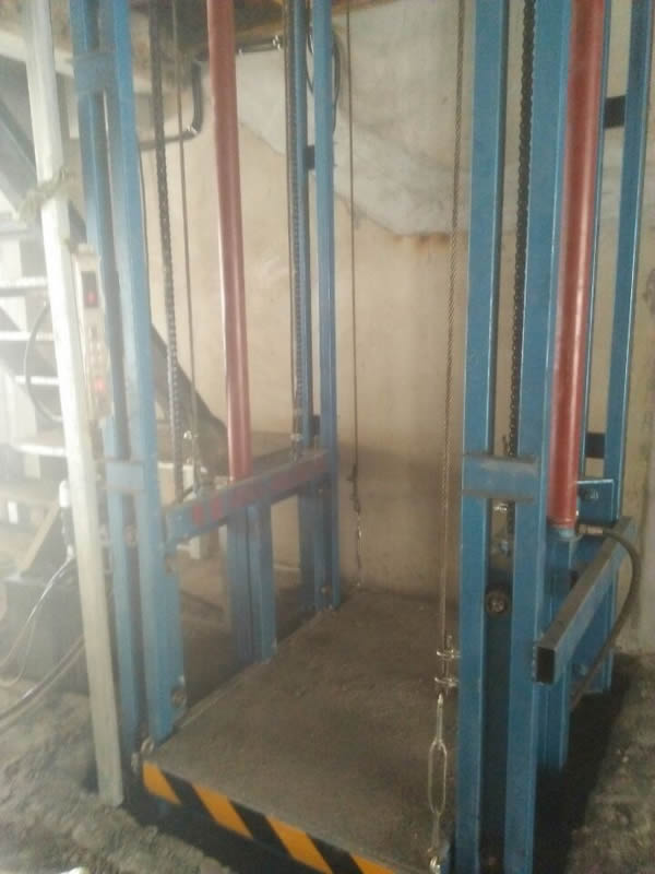 導軌式升降平臺 導軌式升降平臺