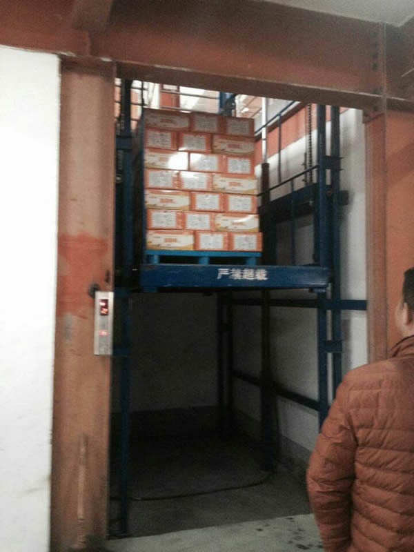 導軌式升降平臺 導軌式升降平臺