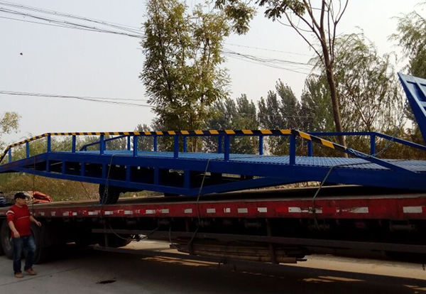 移動登車橋 移動登車橋